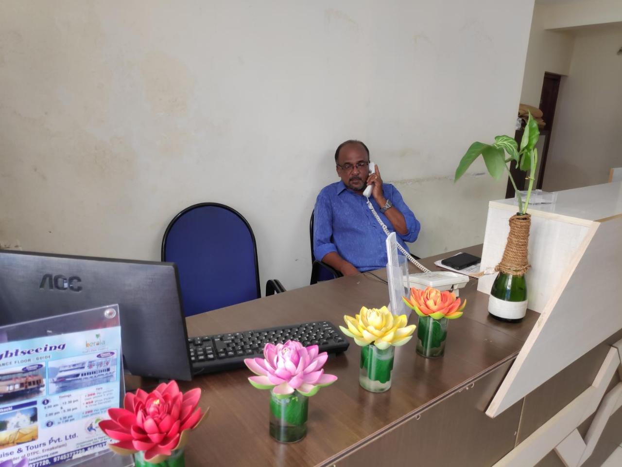 Hotel Silver Space Ernakulam Exterior foto