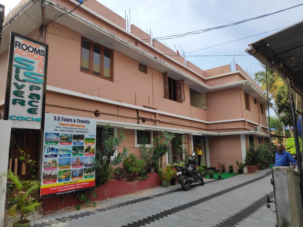 Hotel Silver Space Ernakulam Exterior foto
